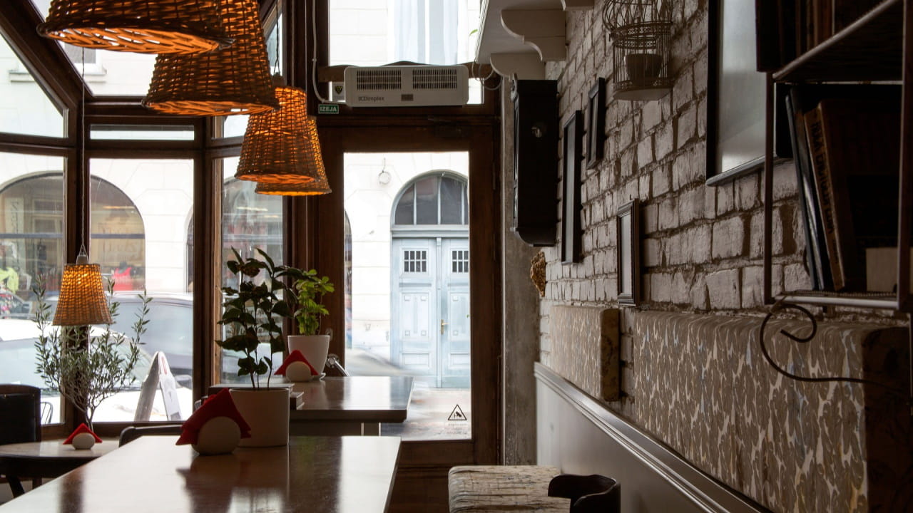 indepenent cafe